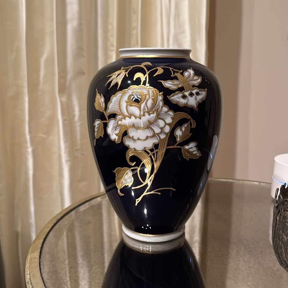 Echt Kobalt East Germany Wallendorf 1764 Vase Blue and White Goldrelief